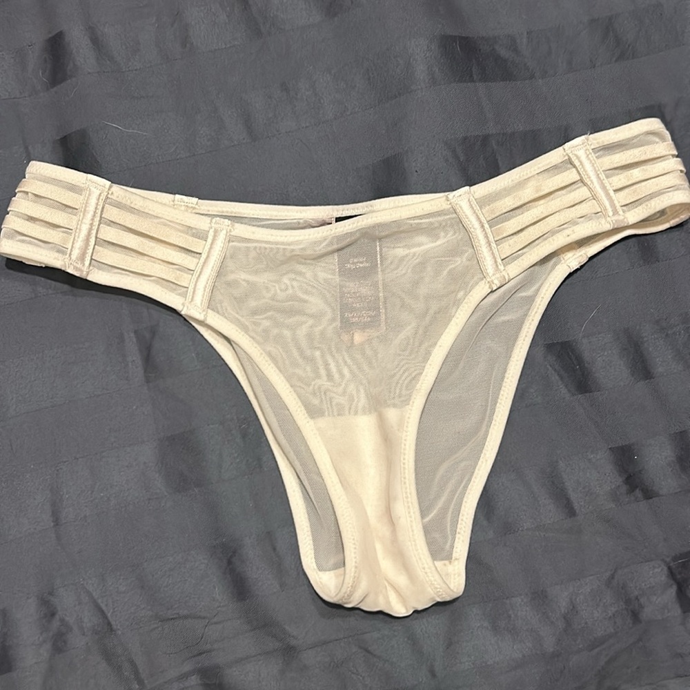 Victoria's Secret Luxe Lingerie Unlined Mesh Bra - White 32DD NWT Free panty - Picture 10 of 12